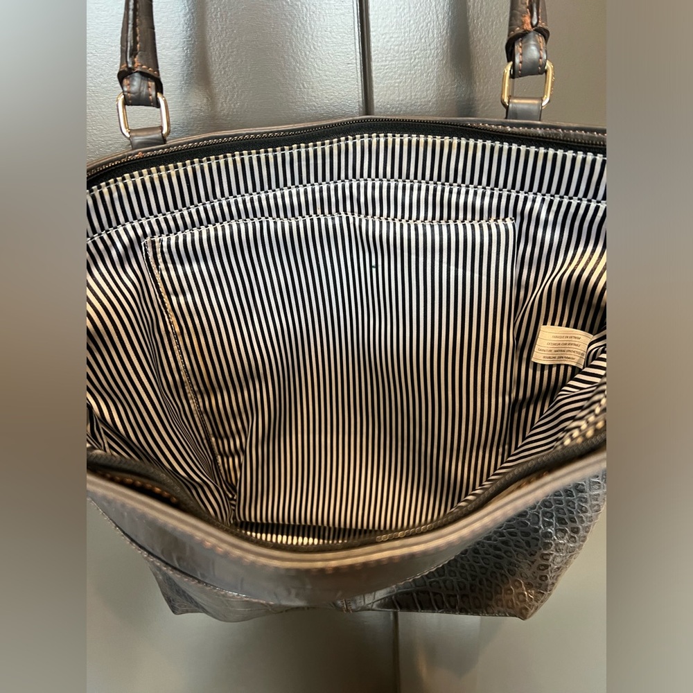 Genuine Leather hand Bag - Picture 10 of 11